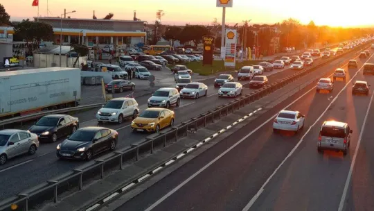 Tatil dönüşü trafik çilesi: Tekirdağ-İstanbul yolunda trafik durma noktasına geldi