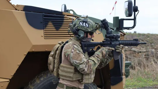 SAS Komandolarının nefes kesen el yapımı patlayıcı eğitimi