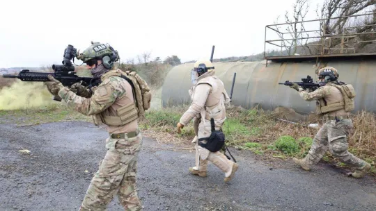 SAS Komandolarının nefes kesen el yapımı patlayıcı eğitimi