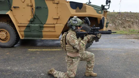 SAS Komandolarının nefes kesen el yapımı patlayıcı eğitimi