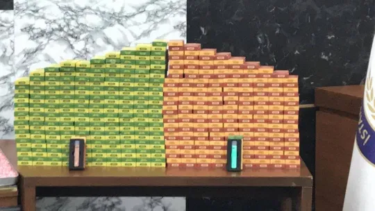 Bakan Soylu'nun duyurduğu operasyonda ele geçirilen uyuşturucular emniyette sergilendi