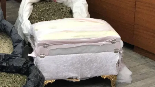 Bakan Soylu'nun duyurduğu operasyonda ele geçirilen uyuşturucular emniyette sergilendi