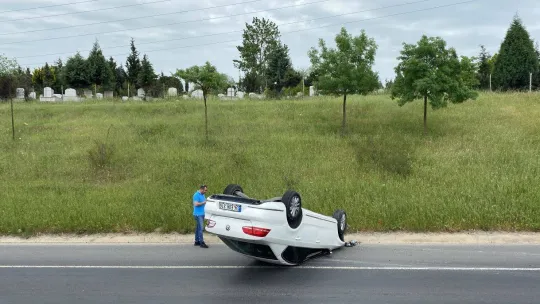Takla atan araçtan yara almadan çıkan sürücü: 'Emniyet kemeri takmanın önemini görmüş olduk'