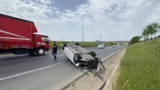 Takla atan araçtan yara almadan çıkan sürücü: 'Emniyet kemeri takmanın önemini görmüş olduk'