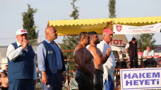 Kavasoğlu ve Şamdancıbaşı İbrahim Yağlı Güreşleri Başpehlivanı Mustafa Batu oldu