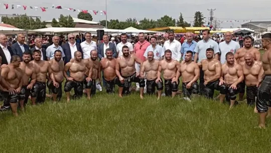 Kavasoğlu ve Şamdancıbaşı İbrahim Yağlı Güreşleri Başpehlivanı Mustafa Batu oldu