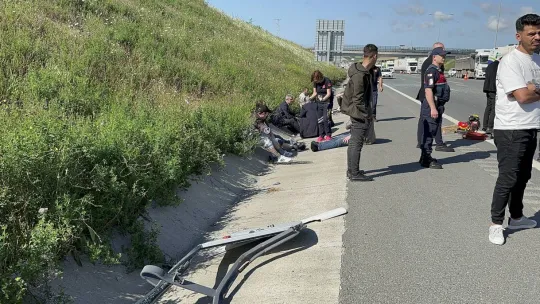 THY personelini taşıyan servis aracı kazaya karıştı: 20'den fazla yaralı