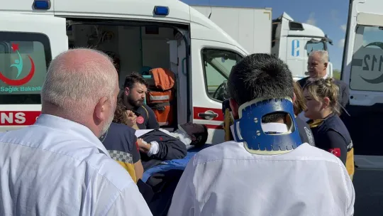 THY personelini taşıyan servis aracı kazaya karıştı: 20'den fazla yaralı