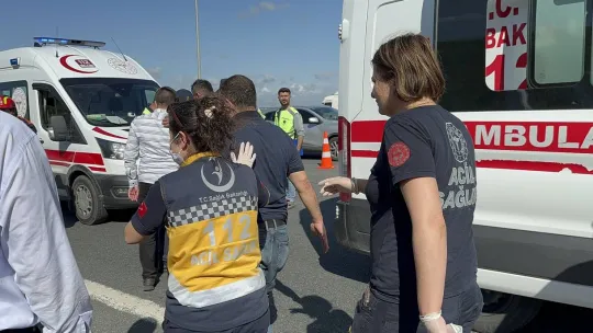 THY personelini taşıyan servis aracı kazaya karıştı: 20'den fazla yaralı