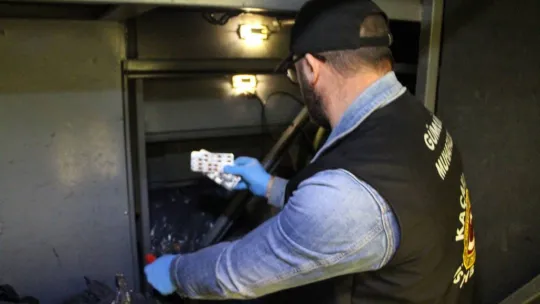 Sırbistan'dan ülkeye giriş yapan yolcu otobüsünde 1 milyon liralık yakalama