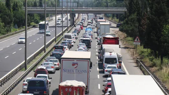 Otoyol Sakarya geçişinde trafik durma noktasına geldi