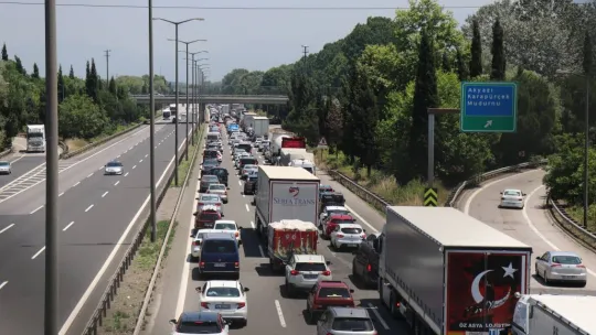 Otoyol Sakarya geçişinde trafik durma noktasına geldi