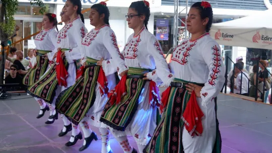 Balkan Folklor Festivali renkli görüntülere sahne oldu