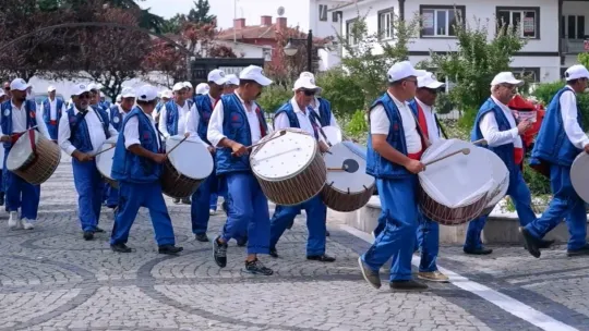 Geleneksel kıyafetler giyildi, Kırkpınar'a davullu zurnalı davet başladı