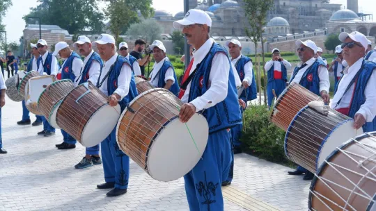 Geleneksel kıyafetler giyildi, Kırkpınar'a davullu zurnalı davet başladı