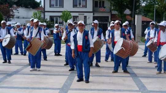 Geleneksel kıyafetler giyildi, Kırkpınar'a davullu zurnalı davet başladı