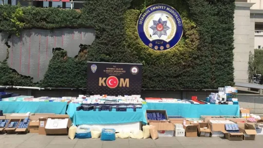 İstanbul'da ele geçirilen sahte ilaçların sergisi yapıldı