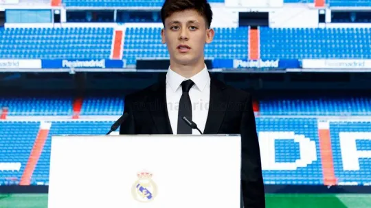 Arda Güler, Real Madrid'e resmi imzayı attı
