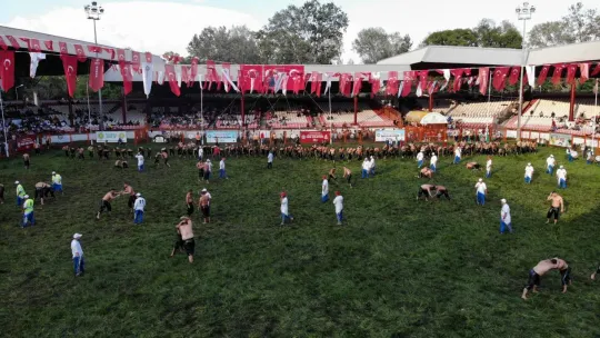 Başpehlivan Mustafa Taş altın kemere veda etti