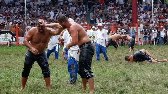Başpehlivan Mustafa Taş altın kemere veda etti