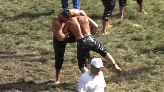 Başpehlivan Mustafa Taş altın kemere veda etti