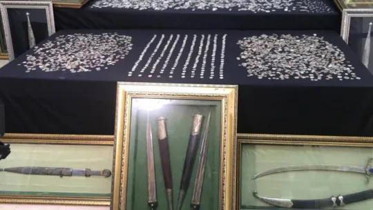 İstanbul'da tarihi eser kaçakçılığı: El yazması İncil ve Tevrat ele geçirildi