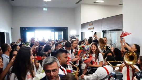 Filenin Sultanları, Türkiye'ye kupayla döndü