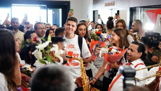 Filenin Sultanları, Türkiye'ye kupayla döndü