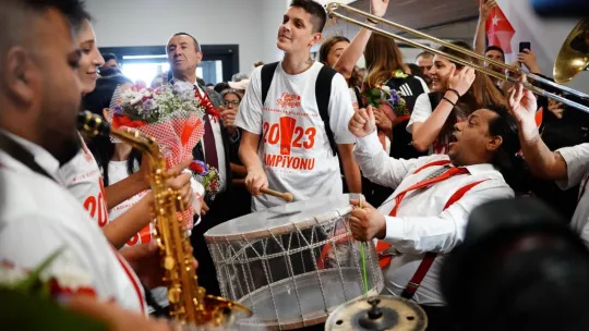 Filenin Sultanları, Türkiye'ye kupayla döndü