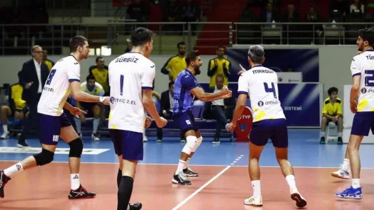 AXA Sigorta Efeler Ligi: Fenerbahçe HDI Sigorta: 3 - Spor Toto: 0