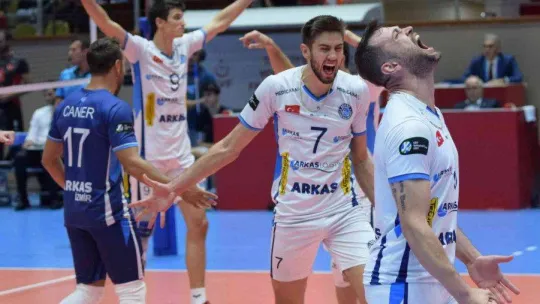 AXA Sigorta Efeler Ligi: Fenerbahçe HDI Sigorta: 0 - Arkas Spor: 3