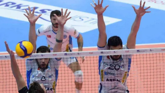 AXA Sigorta Efeler Ligi: Fenerbahçe HDI Sigorta: 0 - Arkas Spor: 3