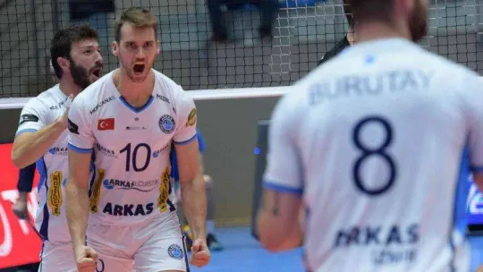 AXA Sigorta Efeler Ligi: Fenerbahçe HDI Sigorta: 0 - Arkas Spor: 3