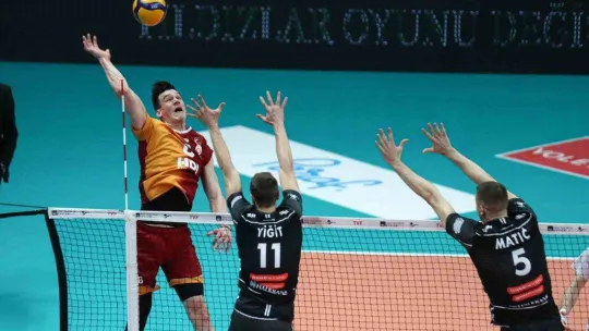 AXA Sigorta Efeler Ligi: Halkbank: 3 - Galatasaray HDI Sigorta: 1