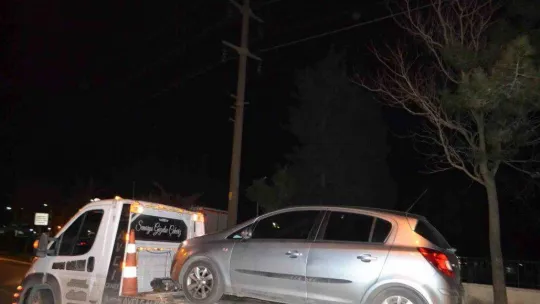 Ayakta duramayan alkollü sürücüden ilginç sözler: 'Bu bana mı özel, durun az birini arayacağım'