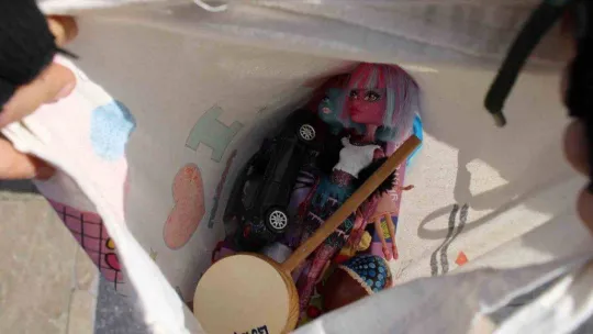 Aydınlı minikler oyuncaklarıyla moral oldu, notlarıyla da duygulandırdı