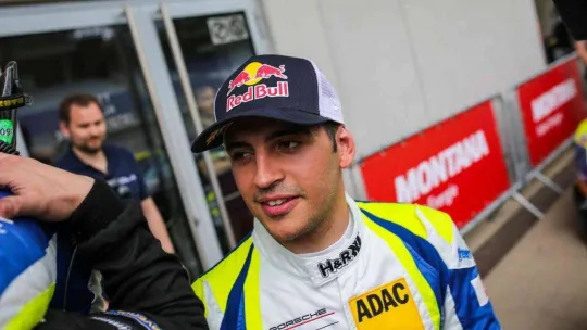 Ayhancan Güven, ADAC GT Masters 2022 serisinin son haftasına galibiyetle başladı