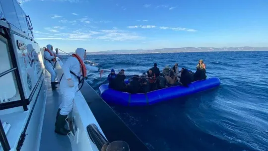 Ayvalık açıklarında 135 düzensiz göçmen kurtarıldı