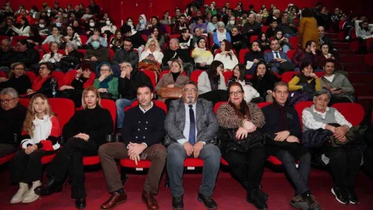 Ayvalık Belediye Tiyatrosu'ndan, Mübadelenin 100. Yılına özel oyun 'Seni Alırsa Fırtına'