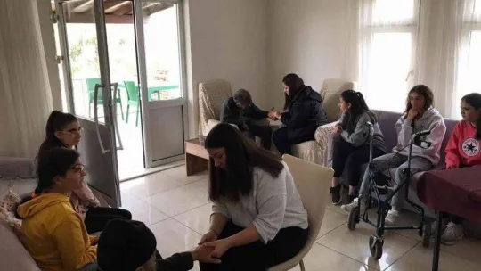 Ayvalık Belediyesi Yaşlı Bakımevi ve Özel Çocuklar Eğitimevi'nde anlamlı bir sosyal sorumluluk projesi