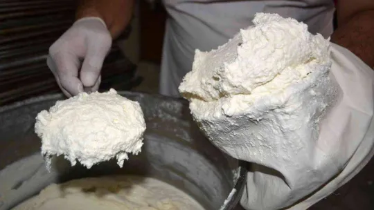 Ayvalık'ın damak çatlatan lezzeti Lor Tatlısına coğrafi işaret