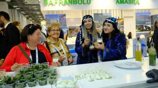 Ayvalık mezeleri Travel Turkey İzmir Fuarı'nda buluştu