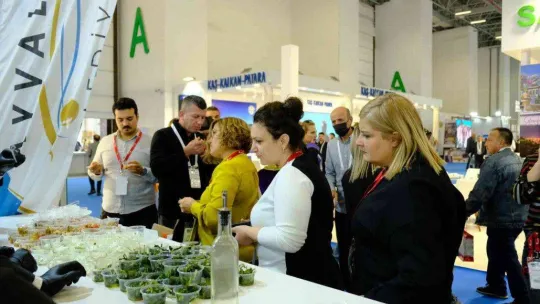 Ayvalık mezeleri Travel Turkey İzmir Fuarı'nda buluştu