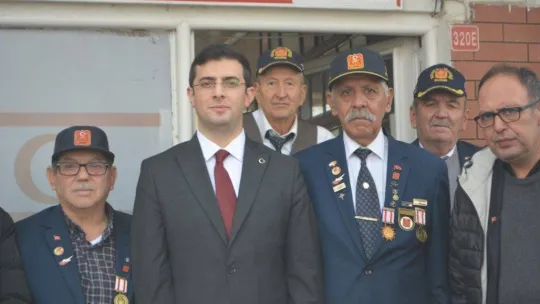 Ayvalık'ta Başsavcı Demirbaş gazileri unutmadı