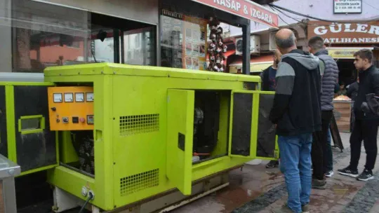 Ayvalık'ta elektrik için esnaf dayanışması