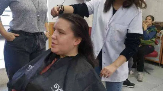 Ayvalık'ta engellilere saç bakımı