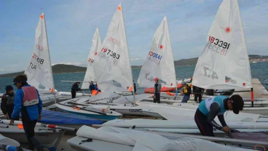 Ayvalık'ta Yelken Ligi ILCA ilk etap yarışları başladı