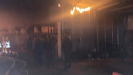 Ayvalık'ta zirai aletler deposundaki yangın korkuttu