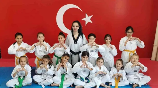 Ayvalıklı tekvandoculardan 1 yılda 104 madalya