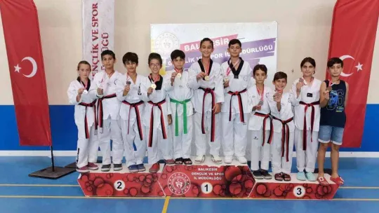 Ayvalıklı tekvandoculardan 1 yılda 104 madalya